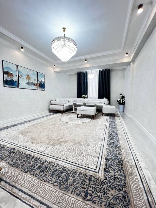 Продается квартира на Чиланзарском районе 3/7/9 100 м2