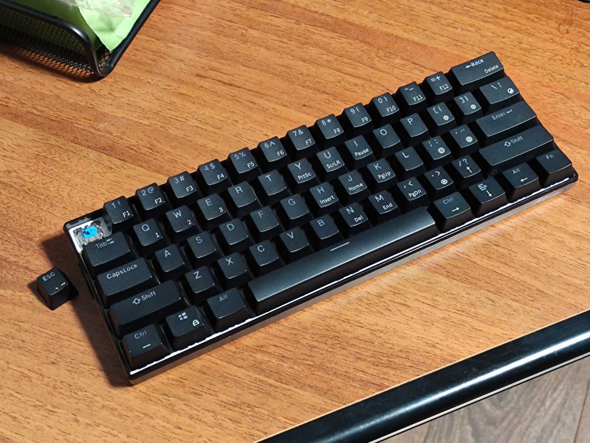 Tastatura Royal Kludge 61 60% Blue Switch Neagra