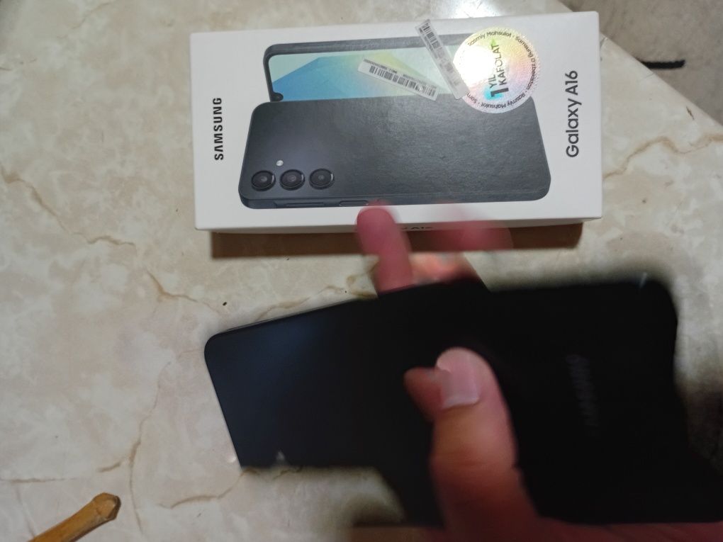Galaxy A 16 6 Gb 128 Gb hotirali yengide