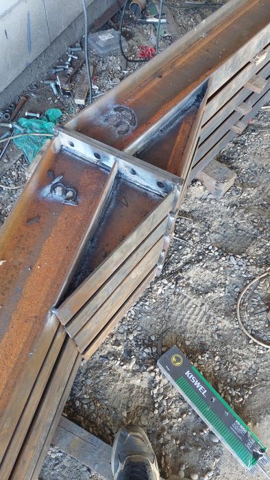 Vand 3ferme metalice la 6m deschidere si 6stalpi la 4m