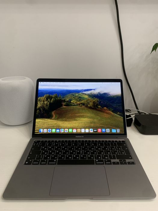 Продам б/у MacBook Air M1 8/256