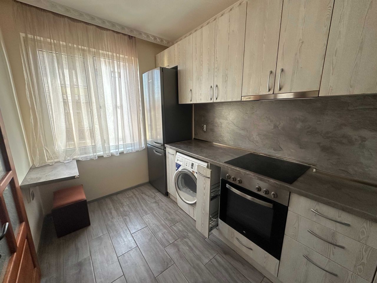 Дава се под наем Четиристаен апартамент в Варна, Виница - 110 кв.м за 637.5 € - Снимка #10
