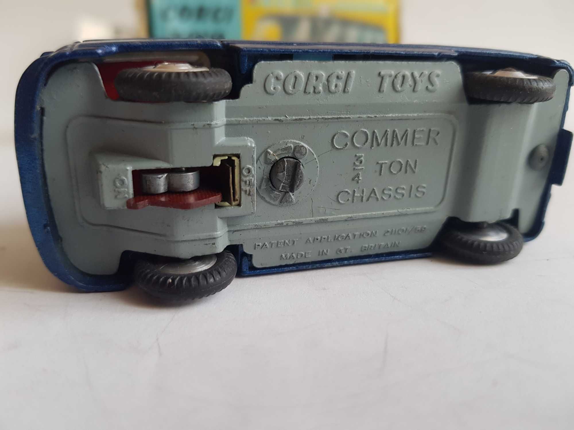 CORGI Toys Commer Police Van играчка излята под налягане.