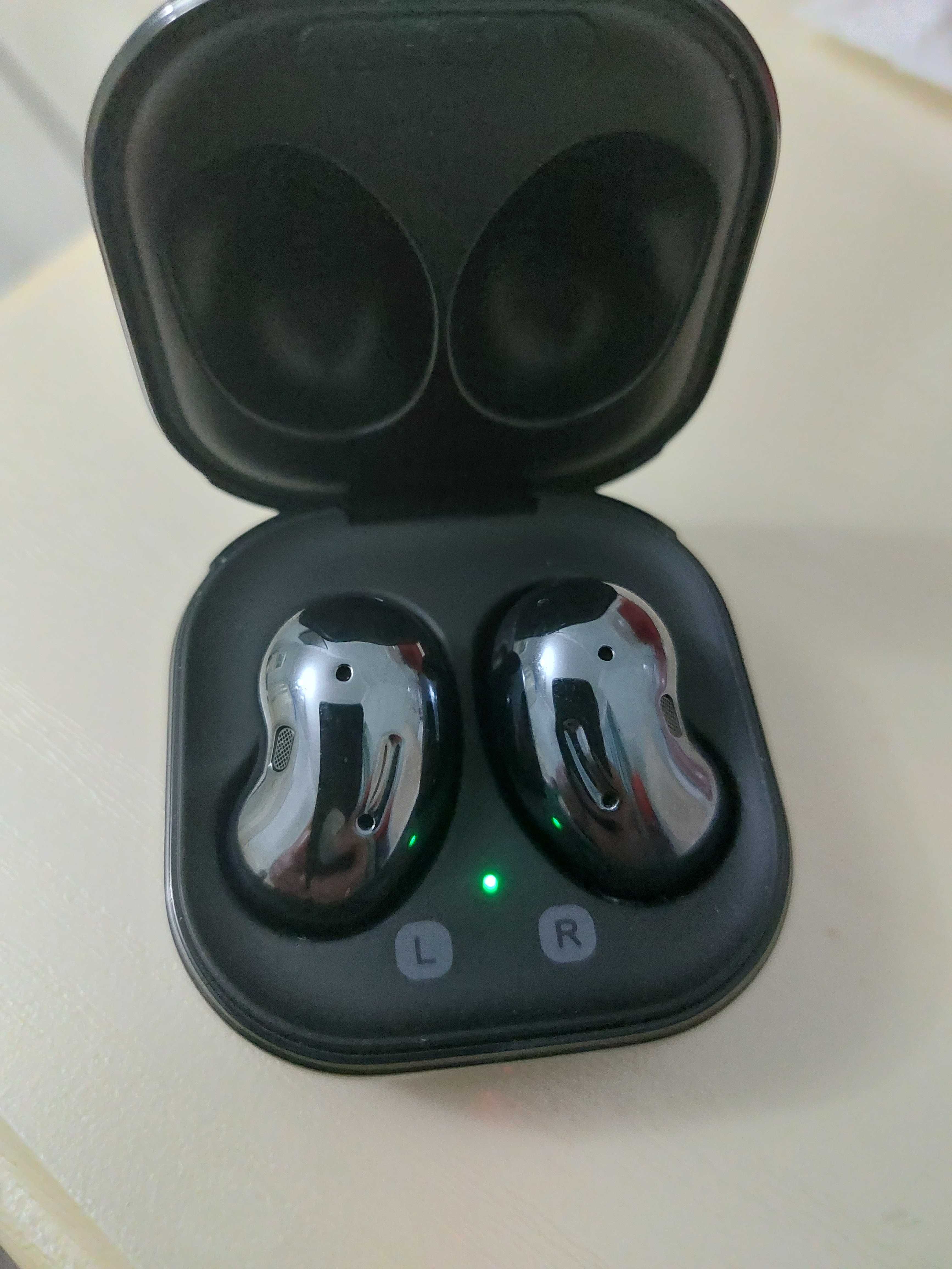 Беспроводные наушники Samsung Galaxy buds live