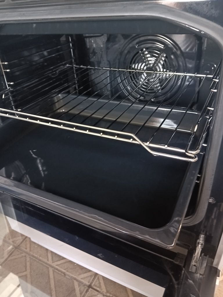 Свободно стояща печка с керамичен плот Gorenje 2 години гаранция!