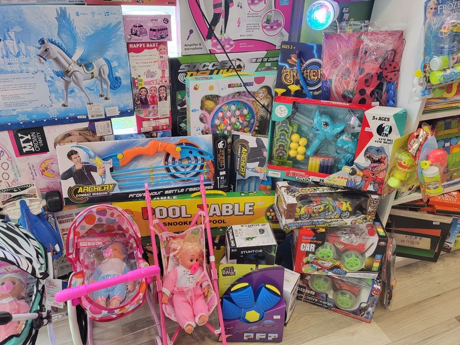 Jucarii si hainute de vanzare