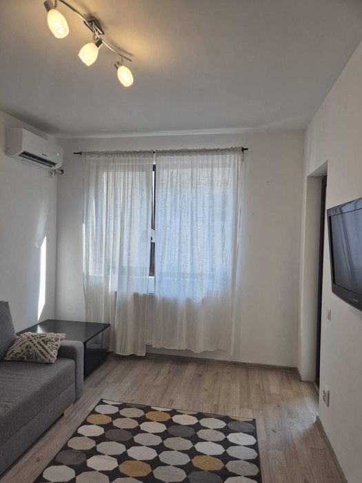 Propietar inchiriez Garsoniera langa complex La Strada