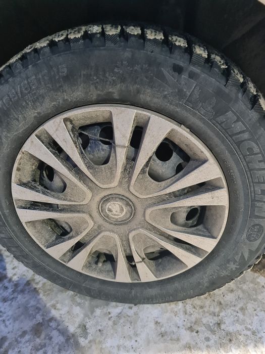 Продам резину с дисками и колпаки