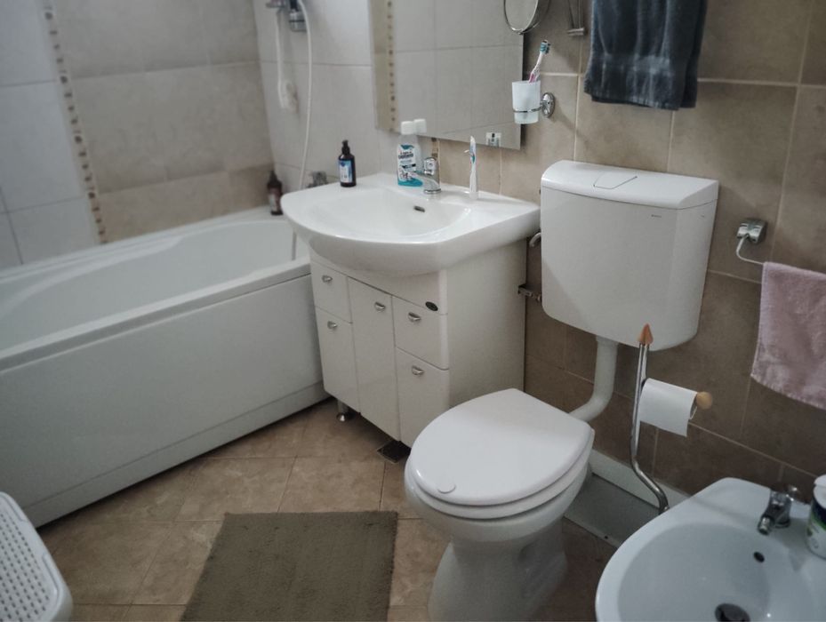 Inchiriez apartament in regim hotelier