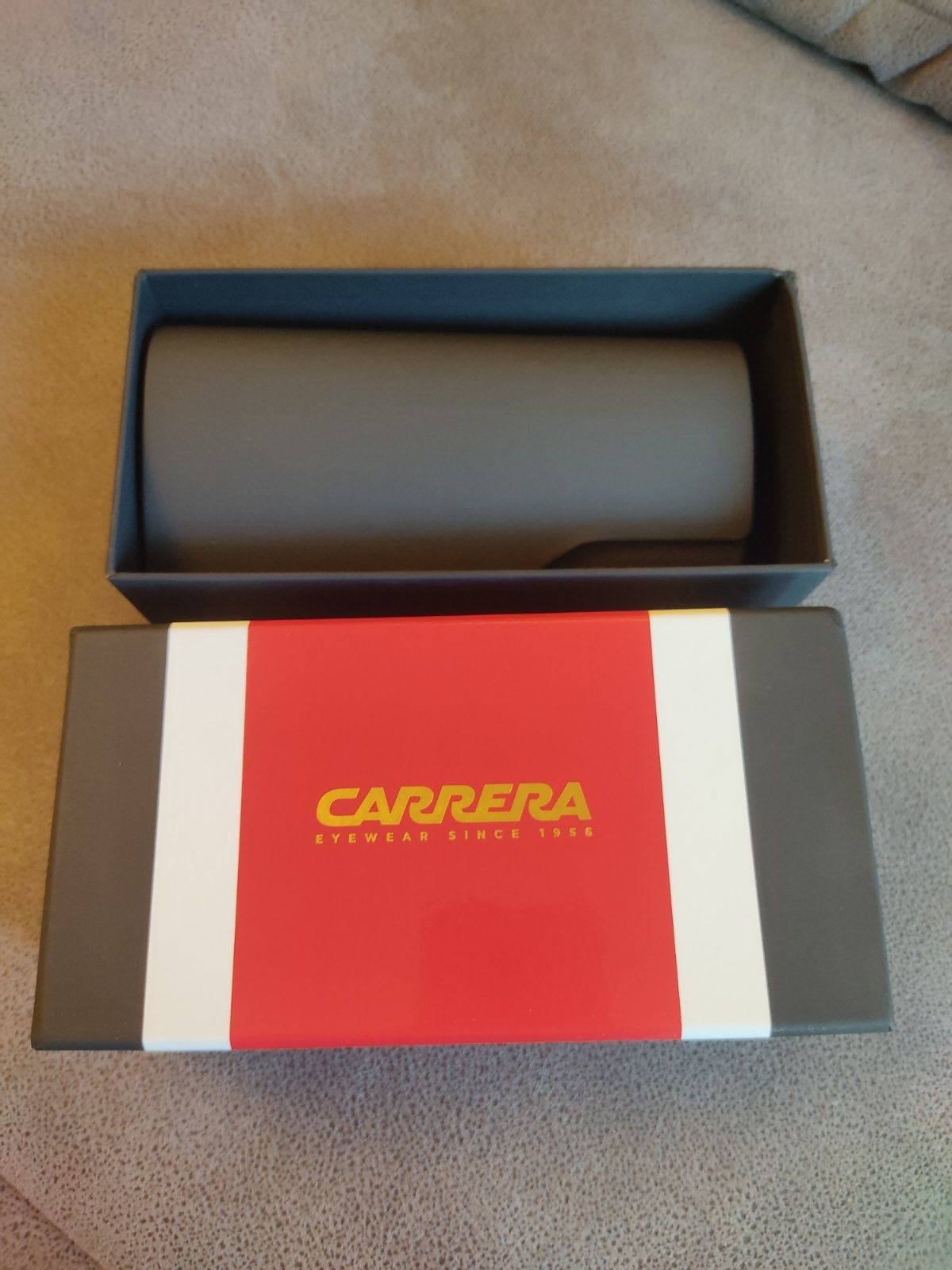 ПРОДАВАМ НОВИ слънчеви очила Carrera Shield, Бронз, 99-01-135 Stand