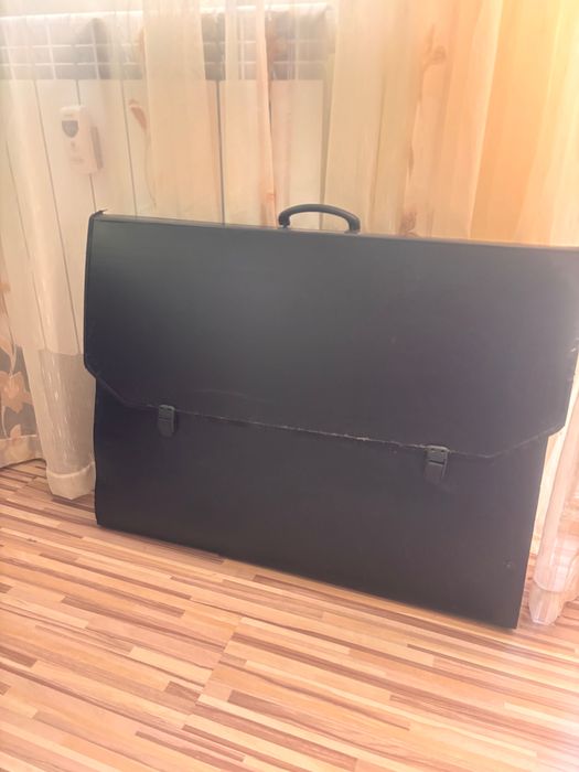 Папка-куфарчче - има следи от употреба