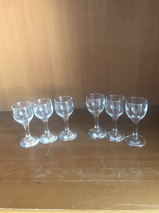 Продам стеклянные рюмки.