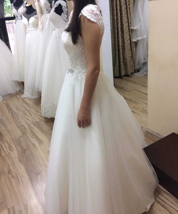 Vand rochie de mireasa Imolacy. Este de culoare ivory, marimea M.