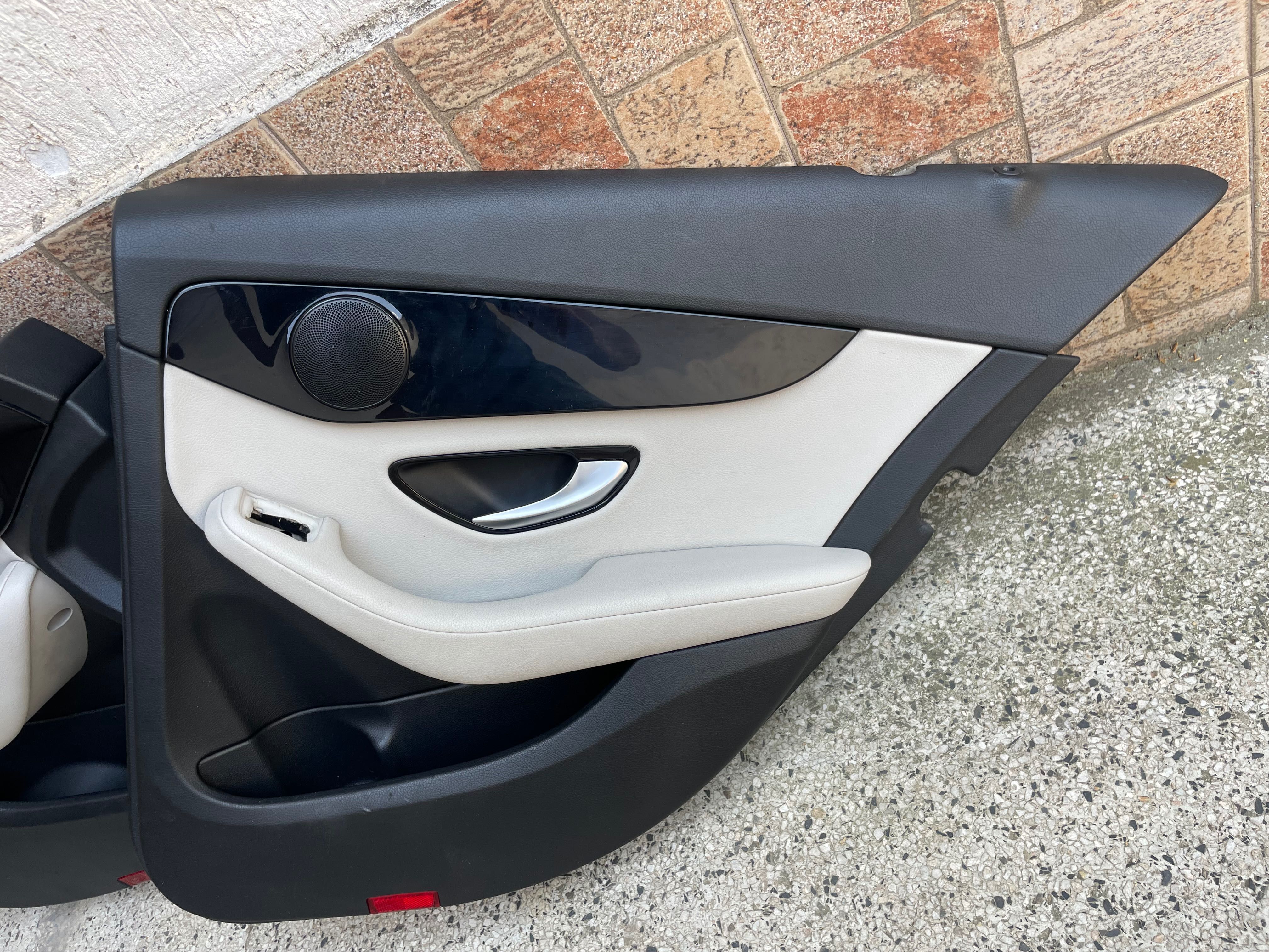 Мерцедес Салон Рекаро заедно с корите за W205