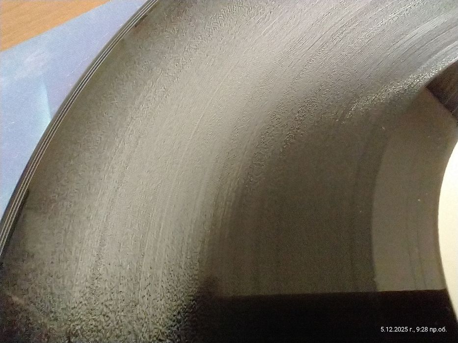 Две грамофонни плочи