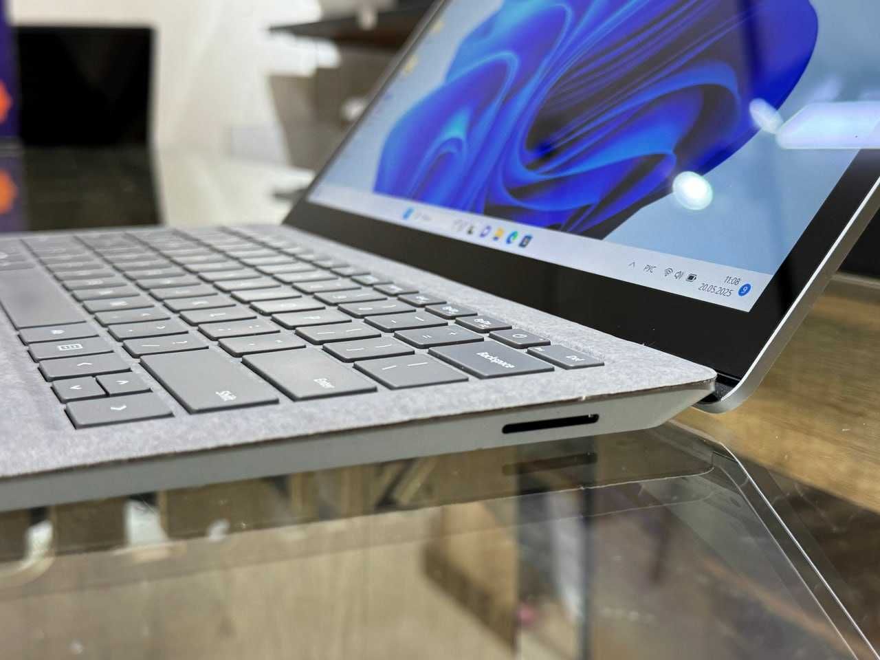 Microsoft Surface laptop 4 Ryzen 5-4680U ram 8 ssd 256