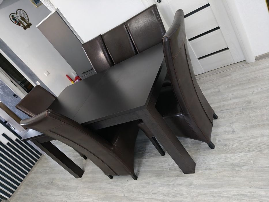 Masa extensibila cu scaune piele lliving