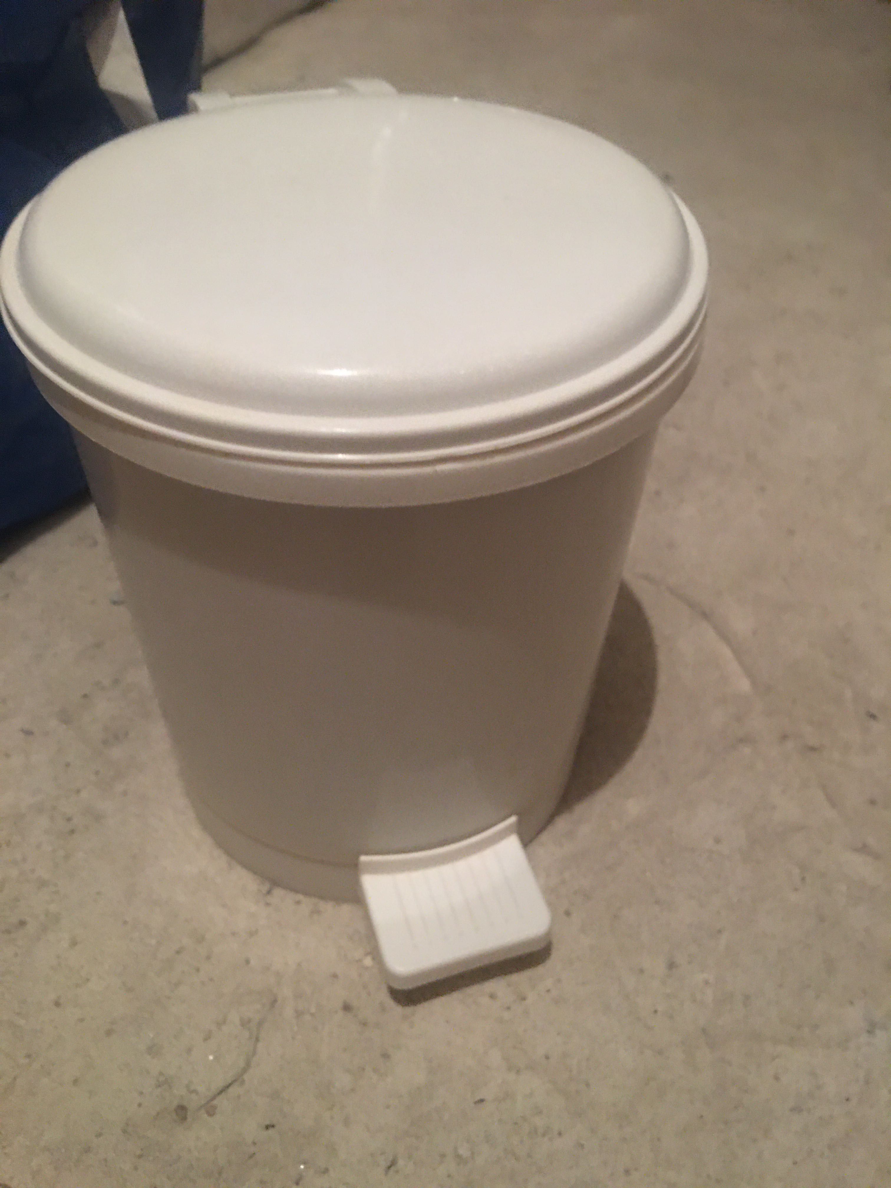 кош за боклук в тоалетна или кухня
