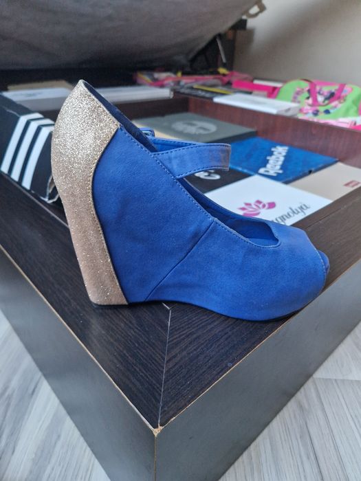 Обувки на платформа с брокат