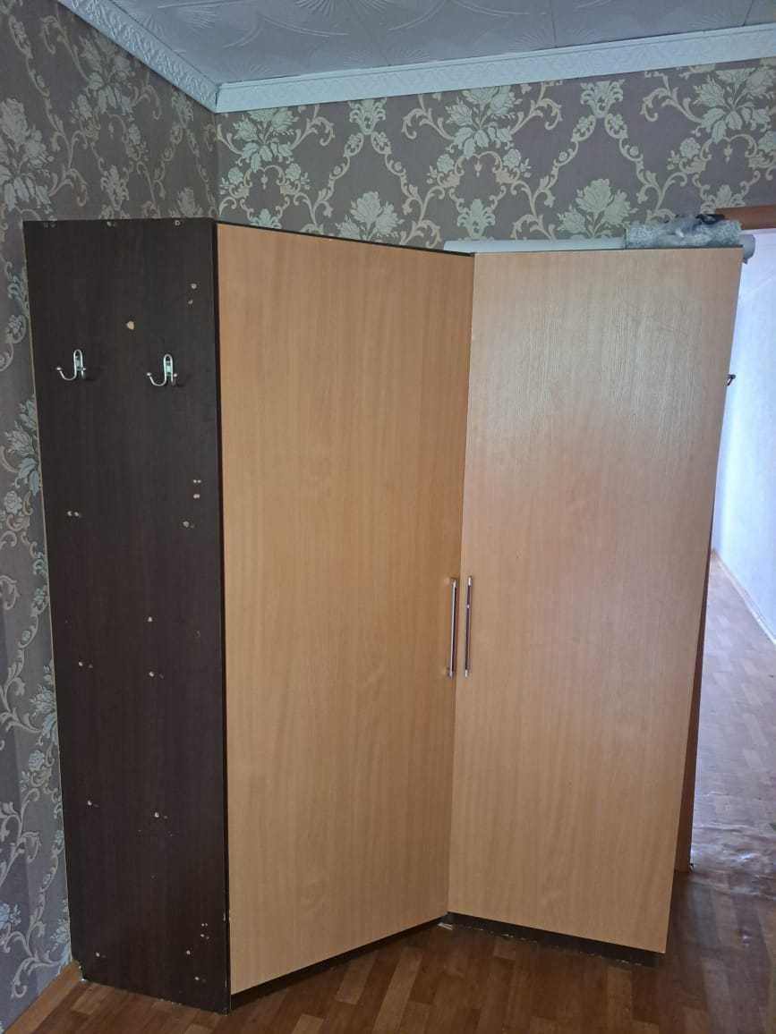 Продам угловой шкаф