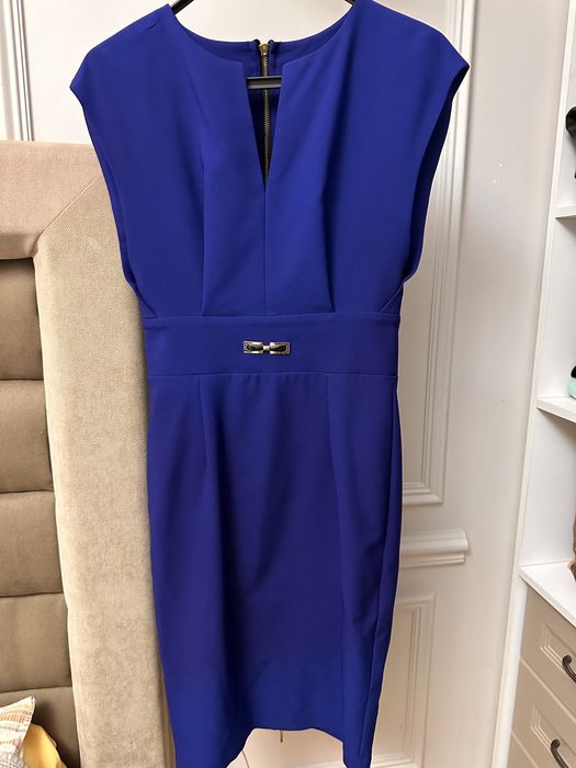 Платье на молнии сзади