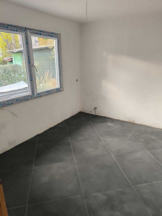 Продавам къща в с. Стъргел на 45 минути от София