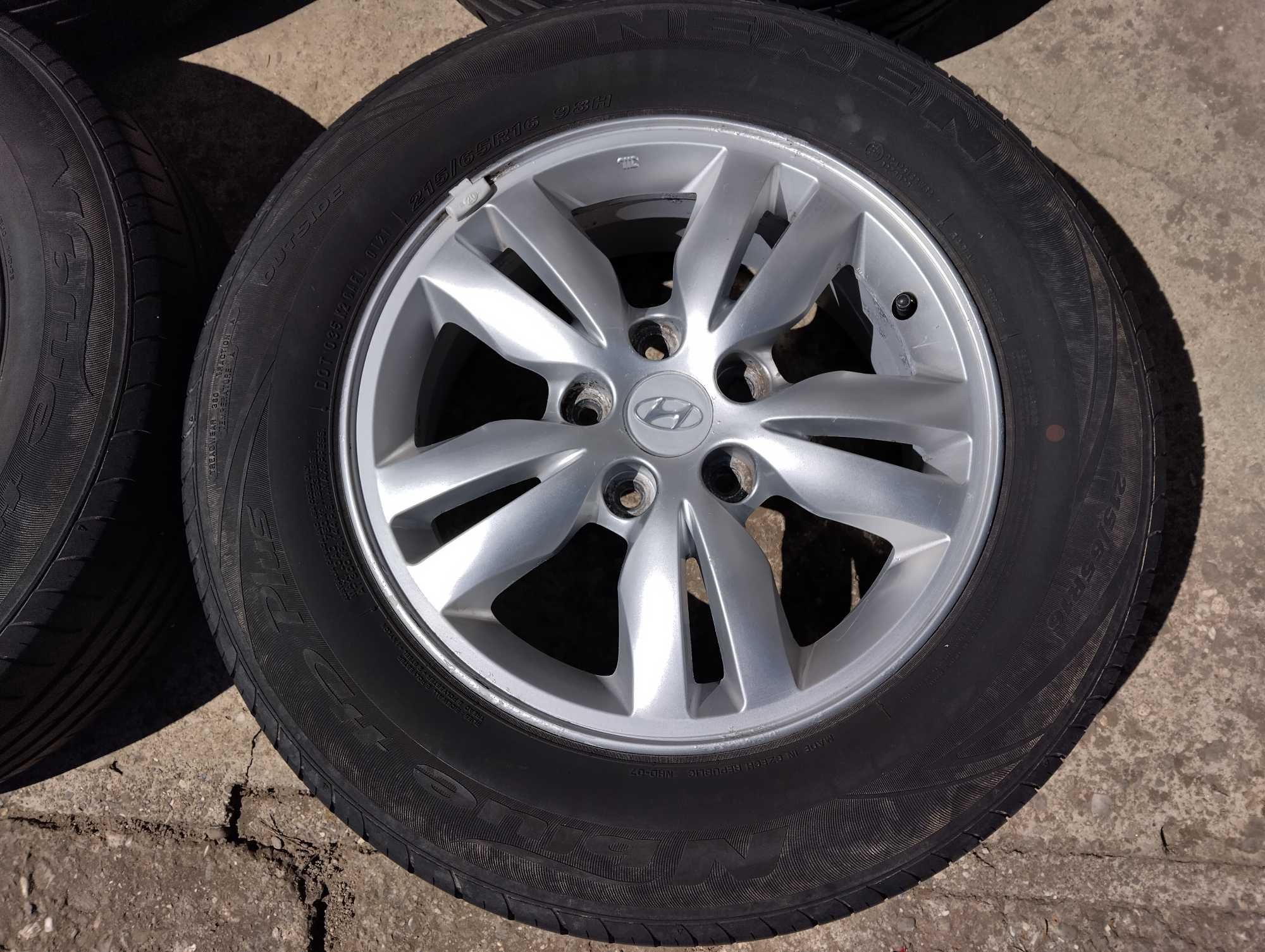 Jante HYUNDAI 5x114,3 pe 16, cu anvelope vara 215 65 16 dot 2021