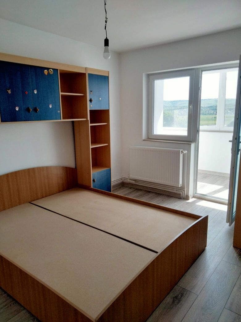 Închiriez apartament 3 camere