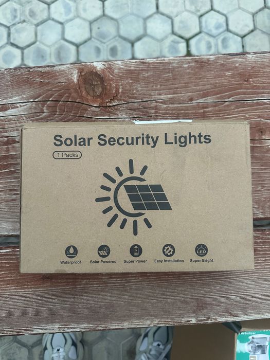 соларна охранителна лампа