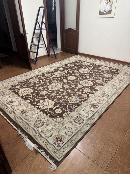 Ковер в хорошем состоянии б/у.