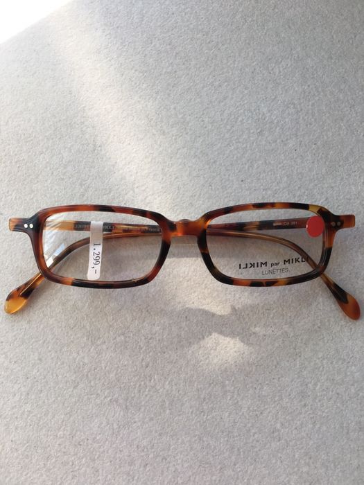 Vând rame ochelari din Titan și plastic.