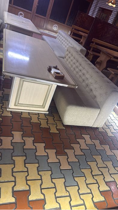 Срочно продам столы диваны