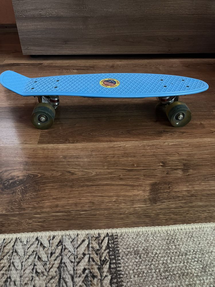 Penny board blue.