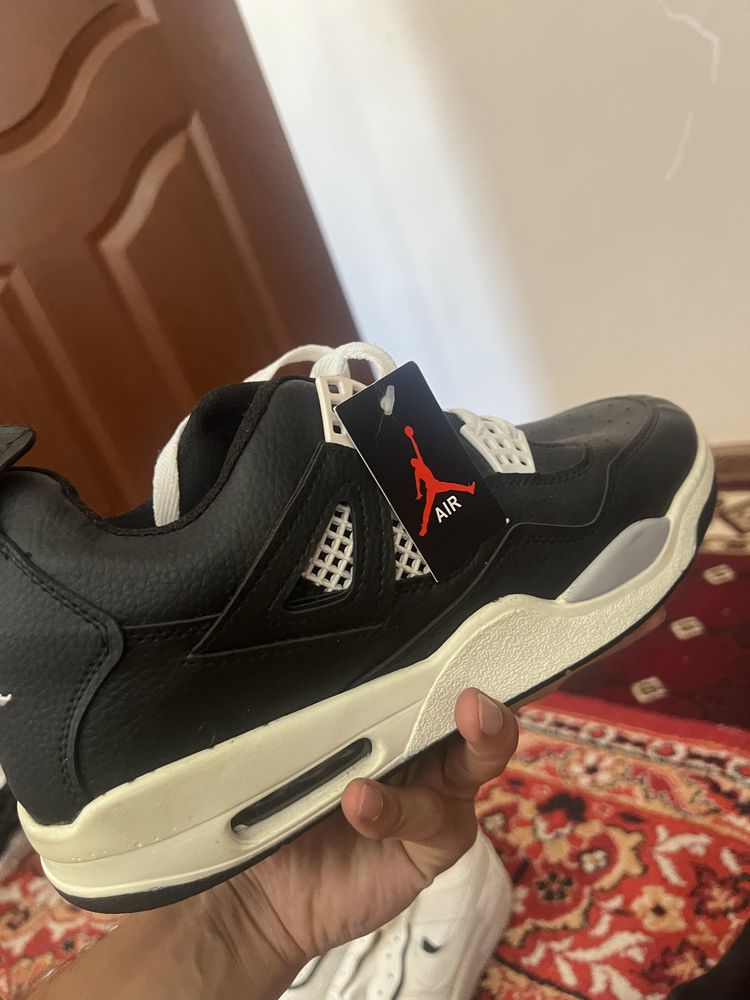 Продам новые кроссовки Nike (разные размеры)