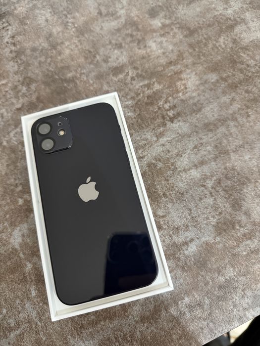 Iphone 12 black.