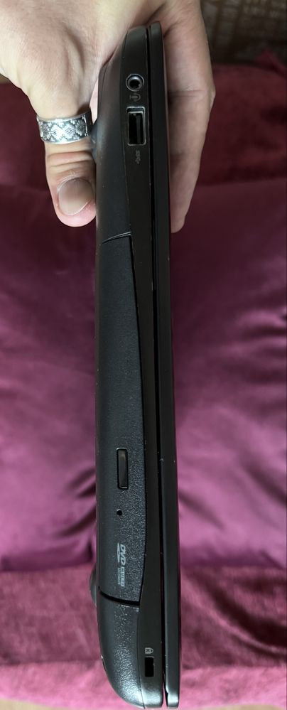 Лаптоп ASUS G551JW