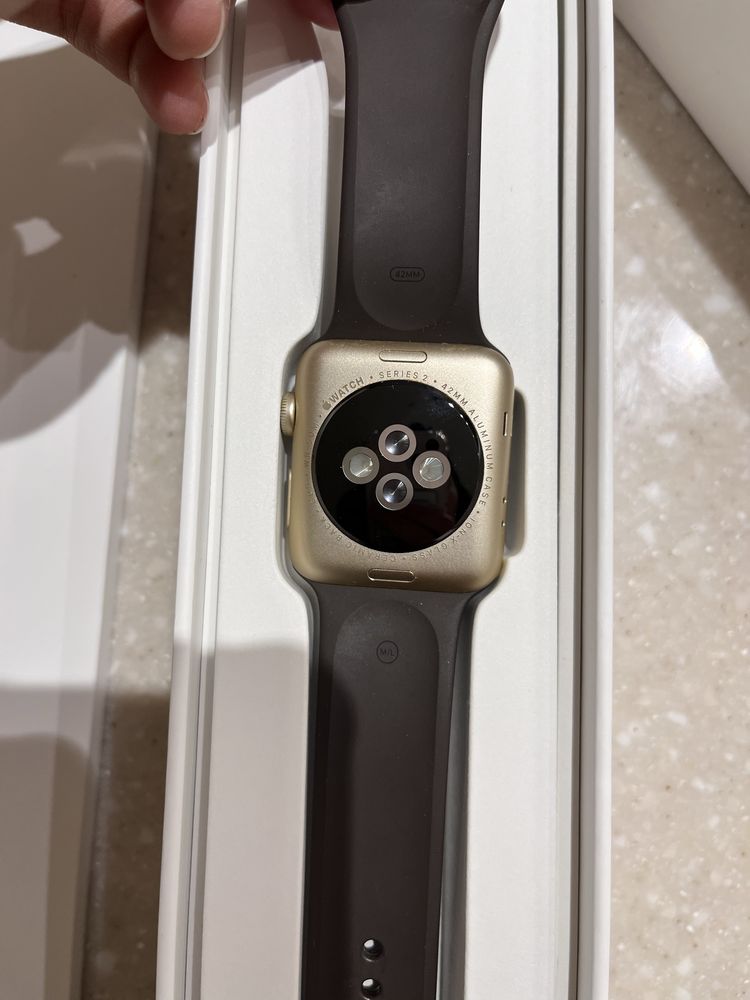 Продаю часы Apple watch, series 2, 42mm