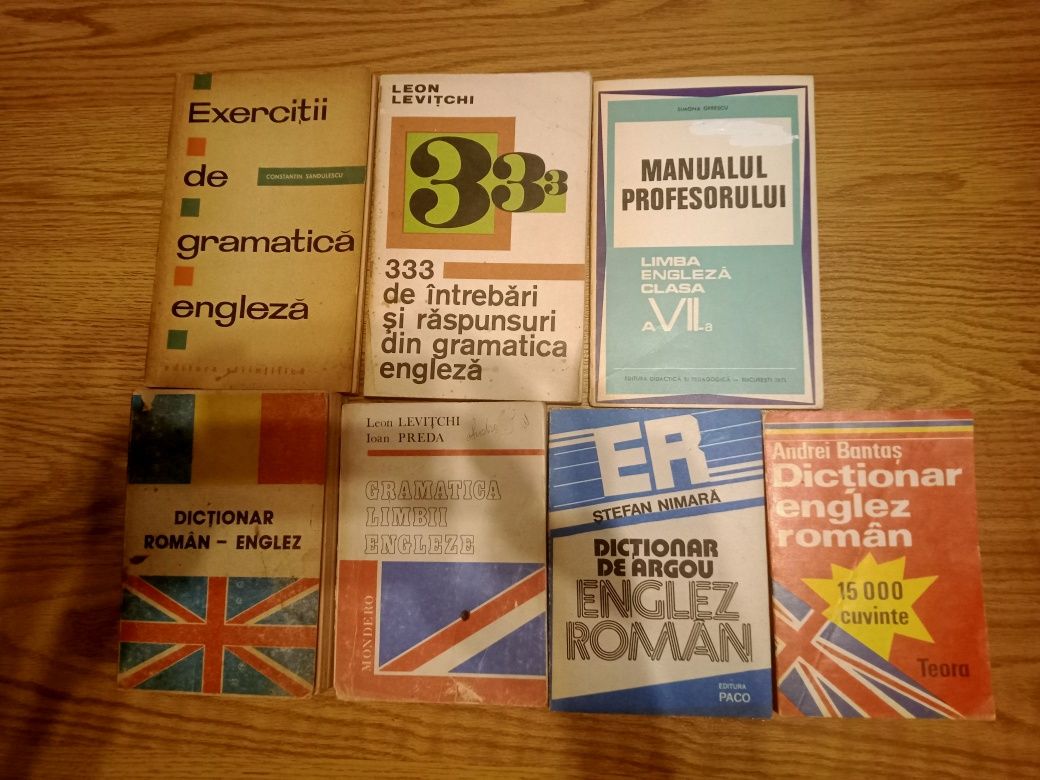 Vând cărți vechi lb engleza , dicționare, gramatica