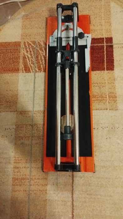 Mașină de teieat gresie