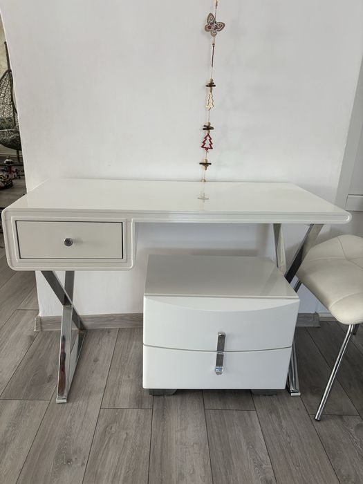Set Masa de machiaj/Birou, noptiera si scaun