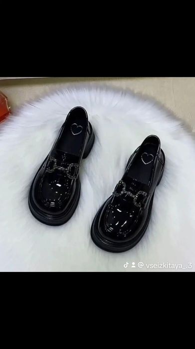 Продаю лоферы новые