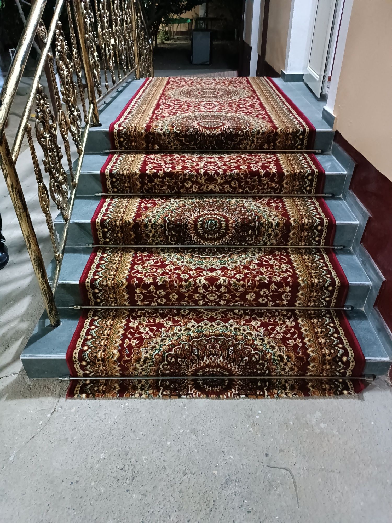 Установка ковров держатель для лестницы и продажа