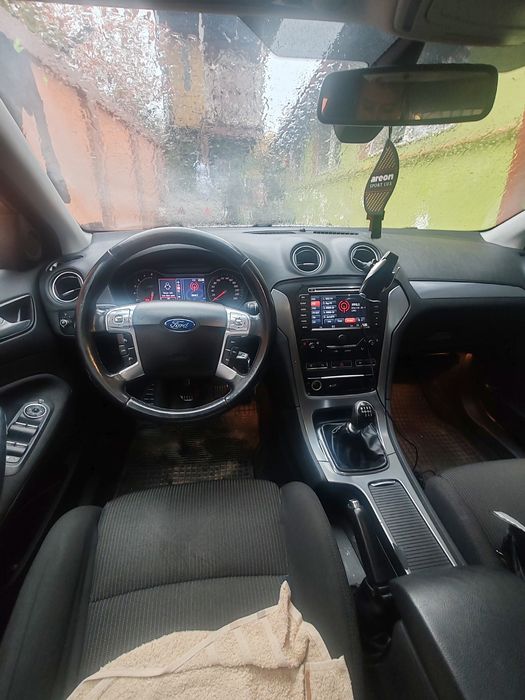Vând Ford Mondeo brek - 2013 - benzina 1.6