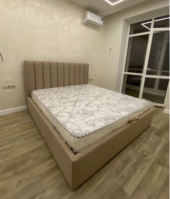 Кровать с матрасом