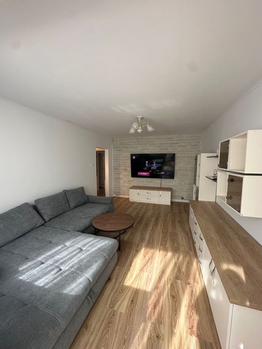 Inchiriez apartament zona centrala 3 camere decomandat