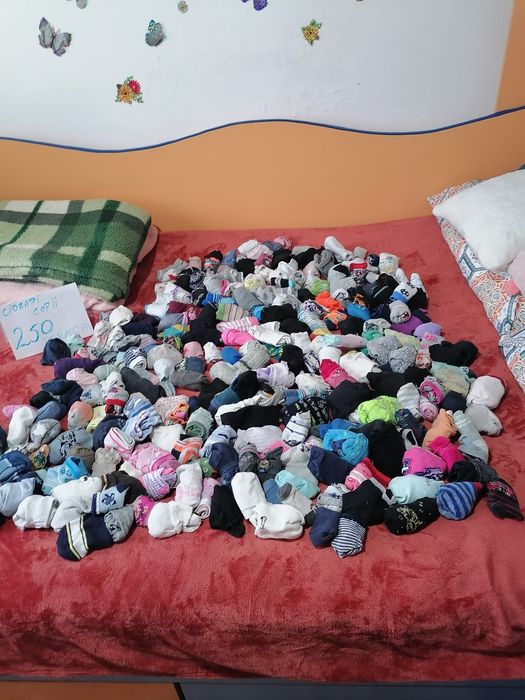 REDUCERE : Ciorapi pentru copii :  250 perechi