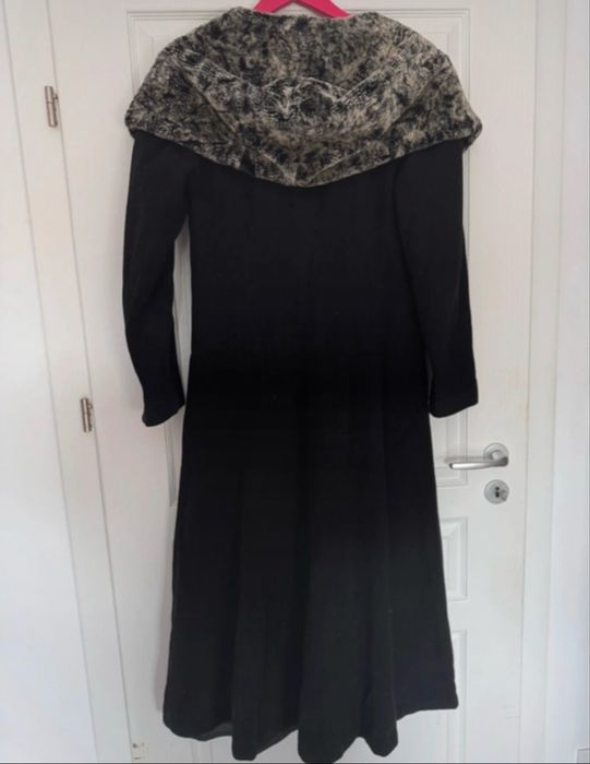 Palton lung cu gluga si blanita