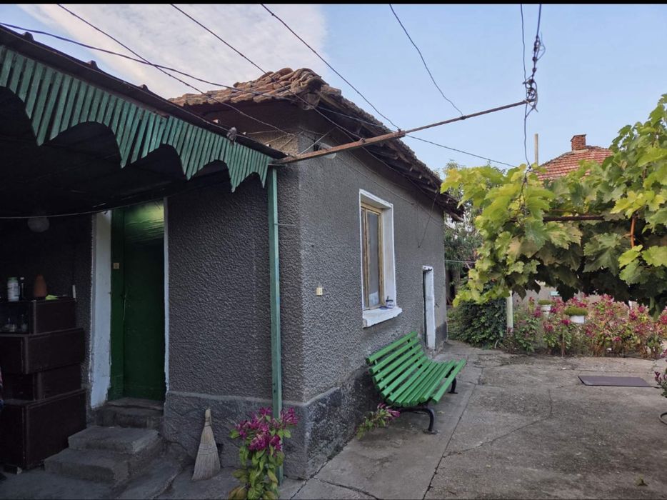 Къща в село Покрайна