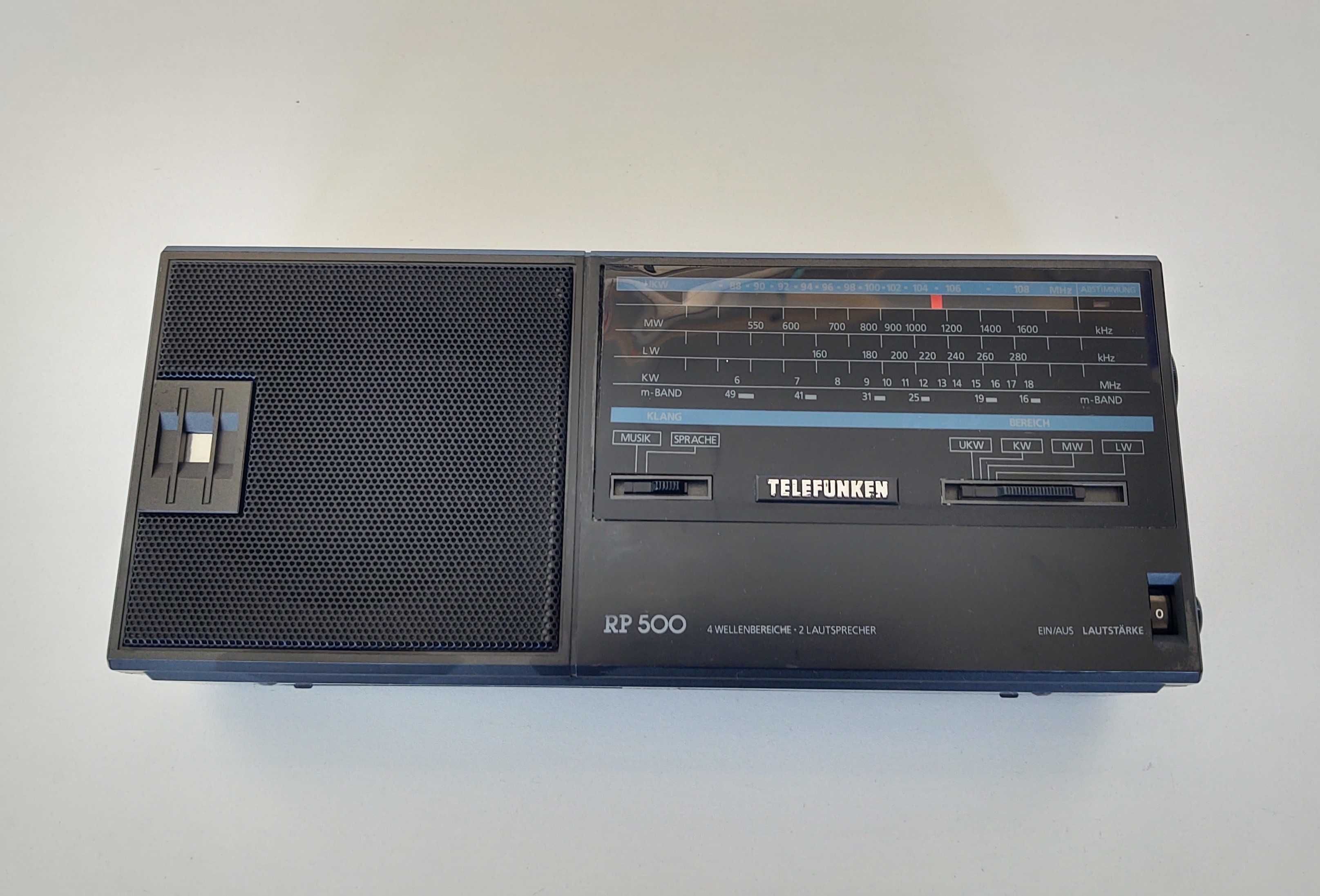 Aparat de radio vechi, portabil, Telefunken.