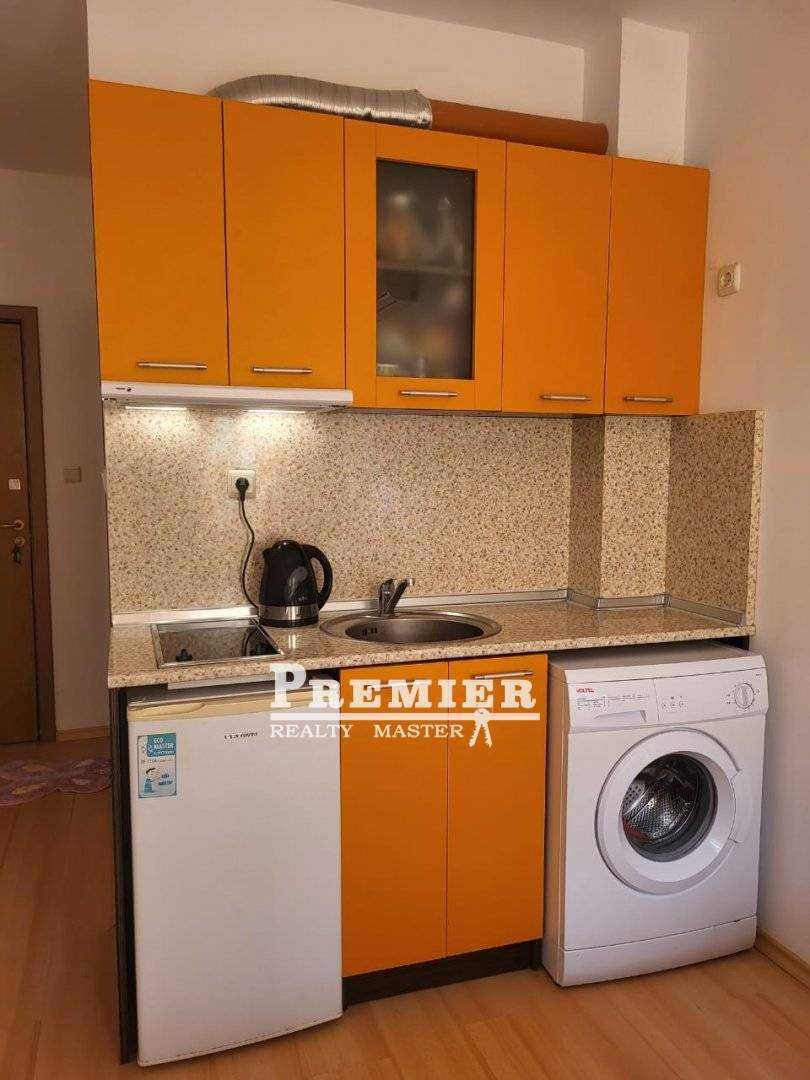 Продава се студио в тих охраняем комплекс
